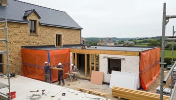 Extension maison toit plat : prix au m² et permis 2026